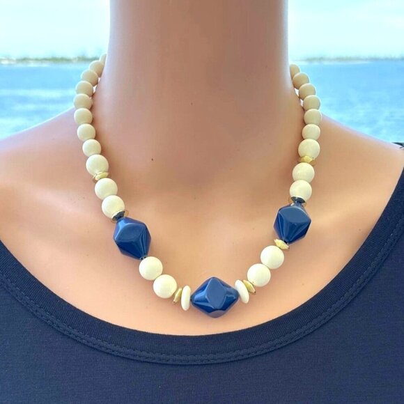 Vintage Necklace White Navy Blue Beaded 18 Inch Length - Picture 1 of 2